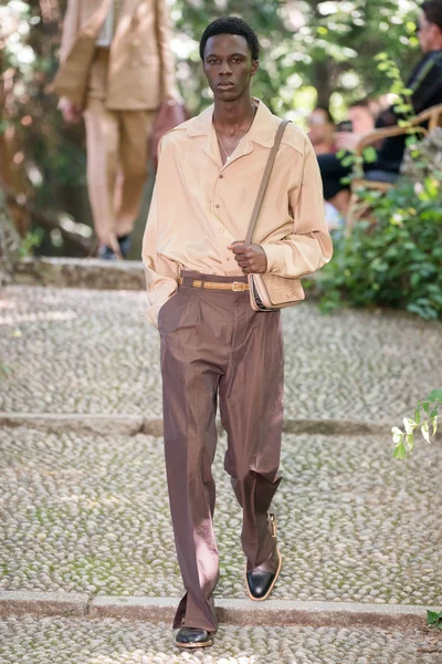Look 27